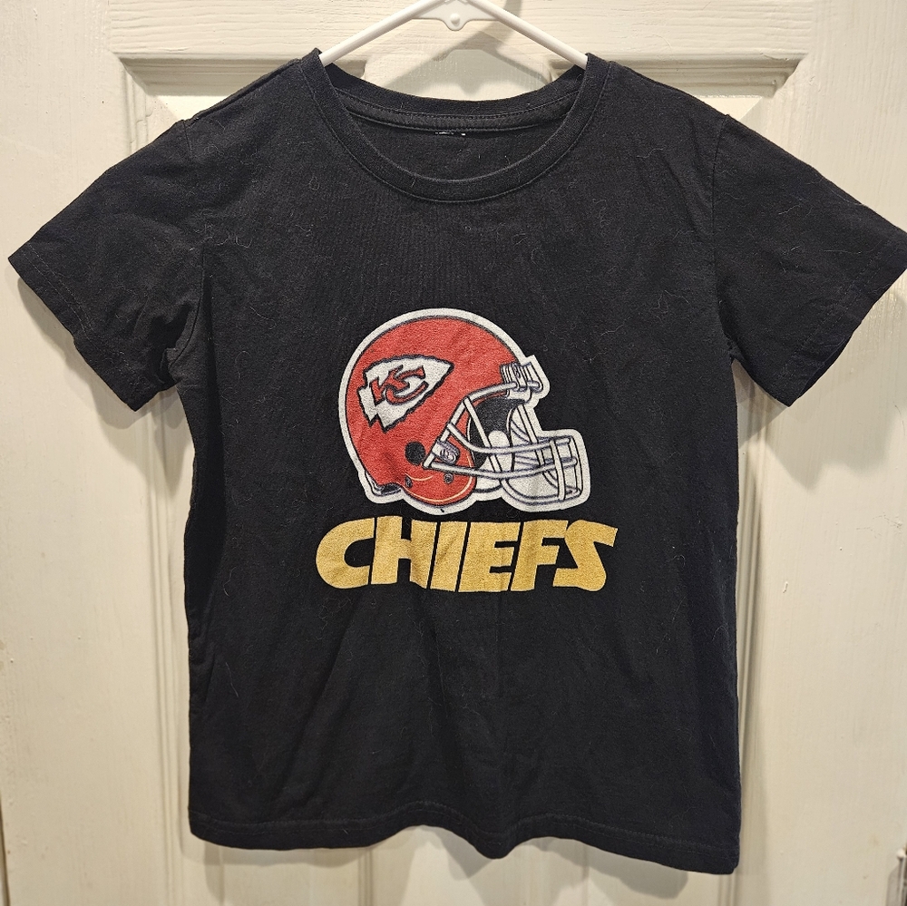 KANSAS CITY CHIEFS Football Tshirt, Black, Youth Size Small (6/7)